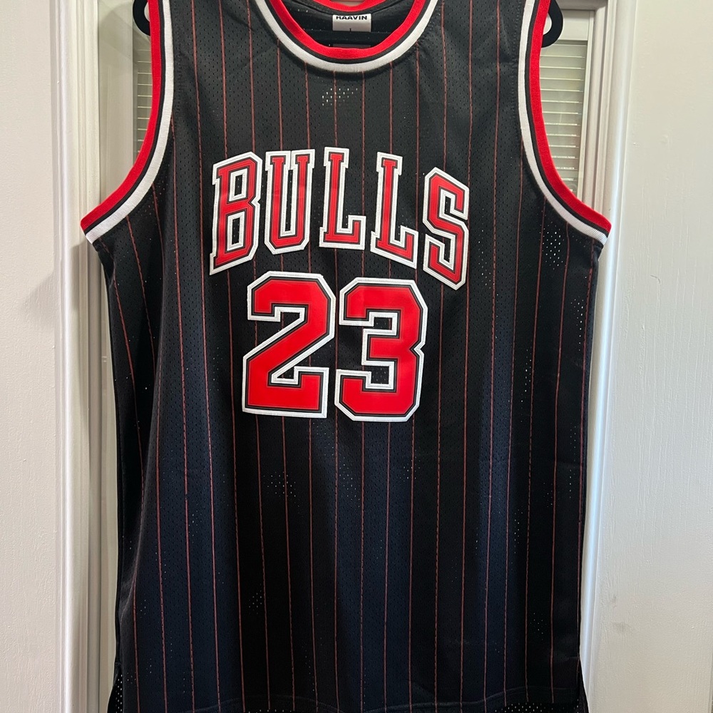 Mens fully stitched Michael Jordan #23 jersey adult size large. Great condition